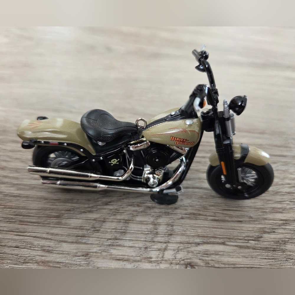 Hallmark Keepsake Motorcycle Ornament Set - Picture 12 of 13